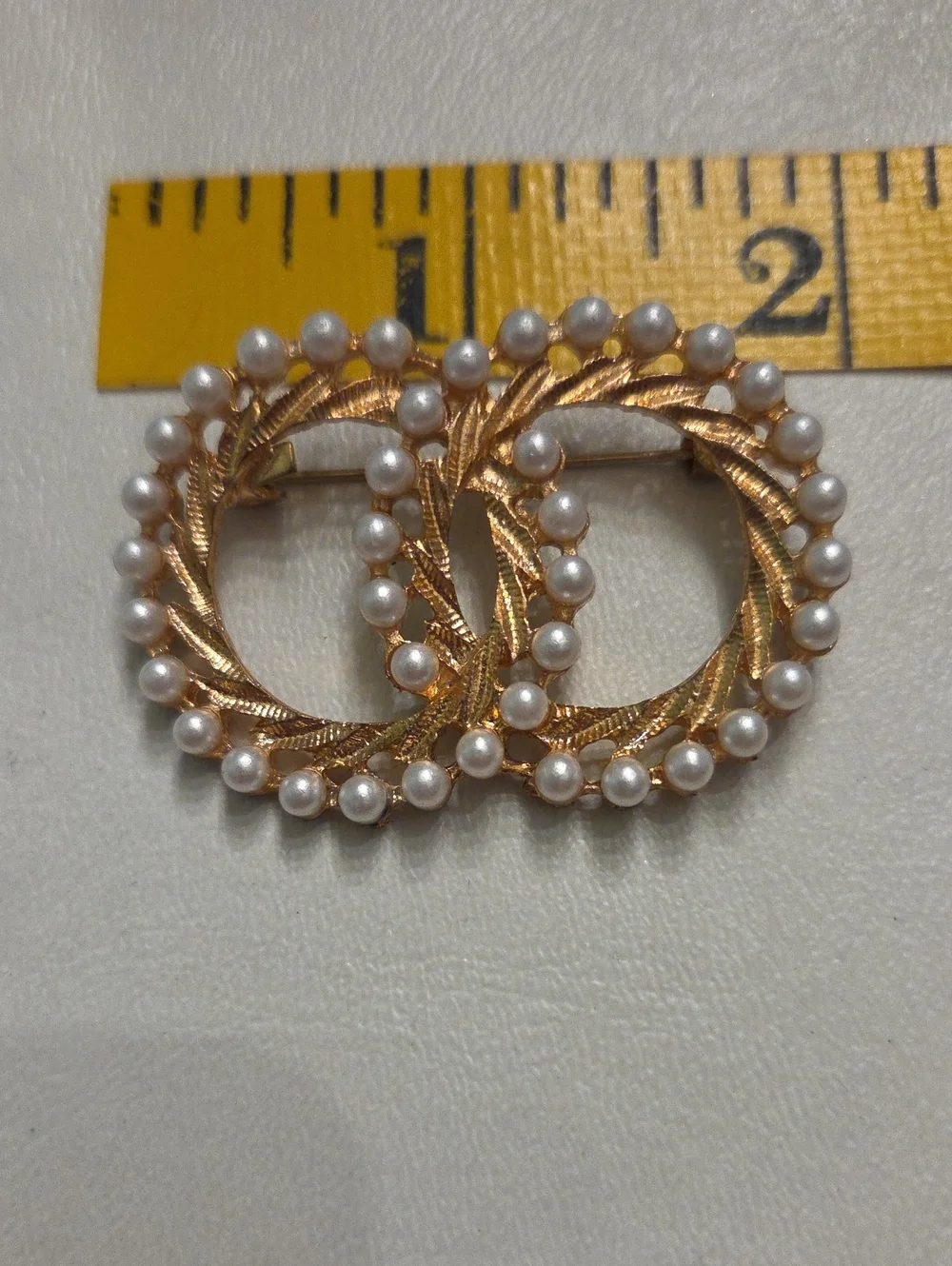 Vintage Gold Tone Double Circle Pearl Brooch — Classic Women’s Accessory